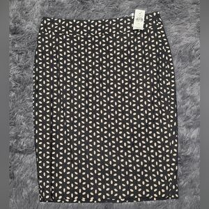 LOFT Black Pencil Skirt w/Cream Floral Cutout Pattern. Size 2. NWT!